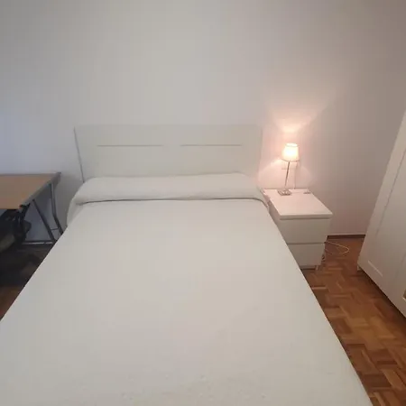 Libertad 10, Piso Céntrico En Gijón, Con Wifi De 3 Hab 5 Personas *
